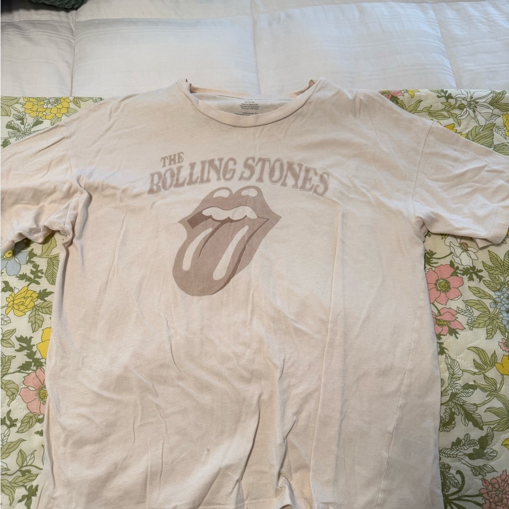American Eagle Outfitters Cream Short Sleeve Tee